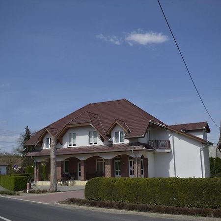 Fonix Apartmanhaz Nagypáli Exterior photo