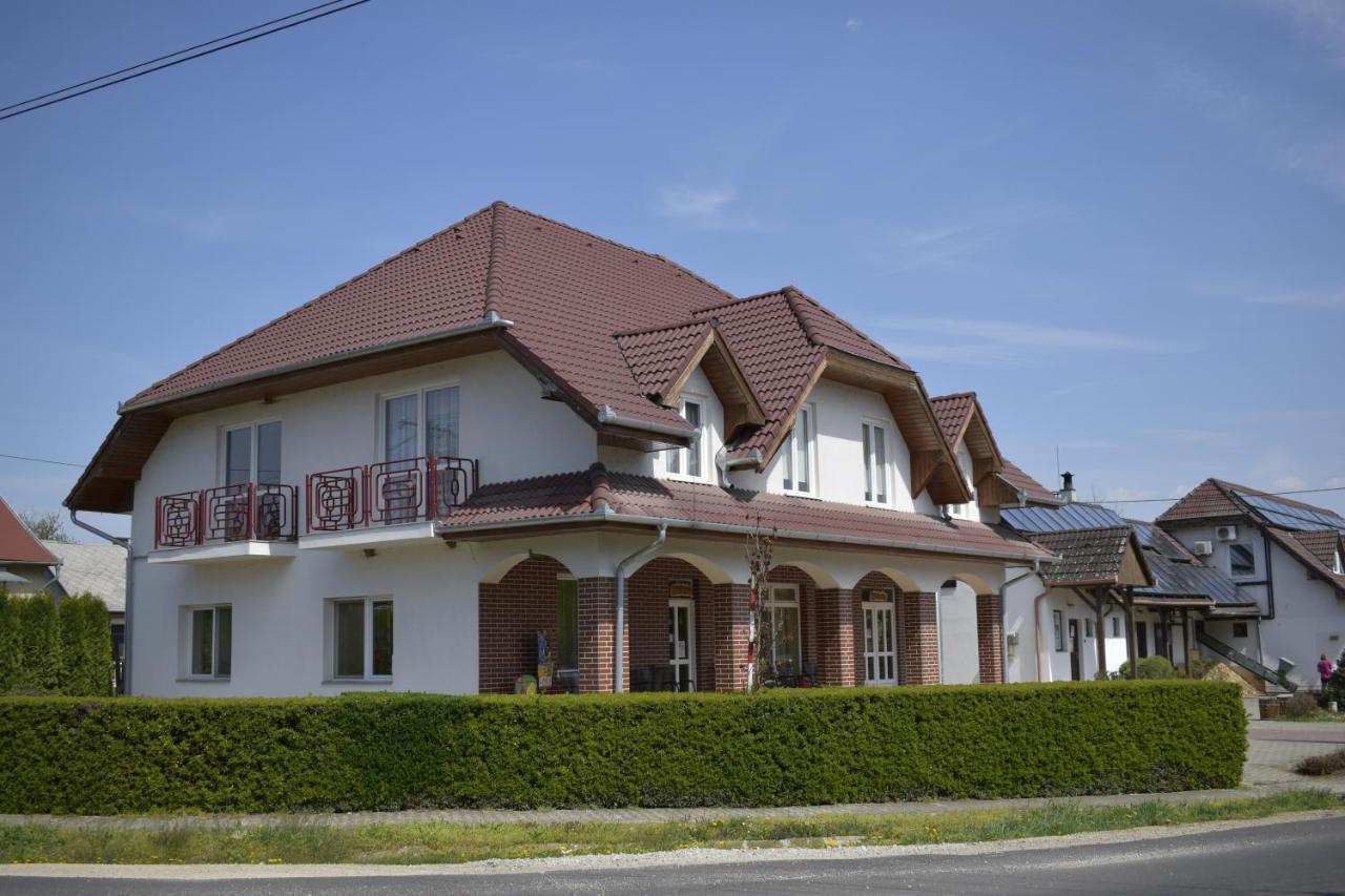 Fonix Apartmanhaz Nagypáli Exterior photo