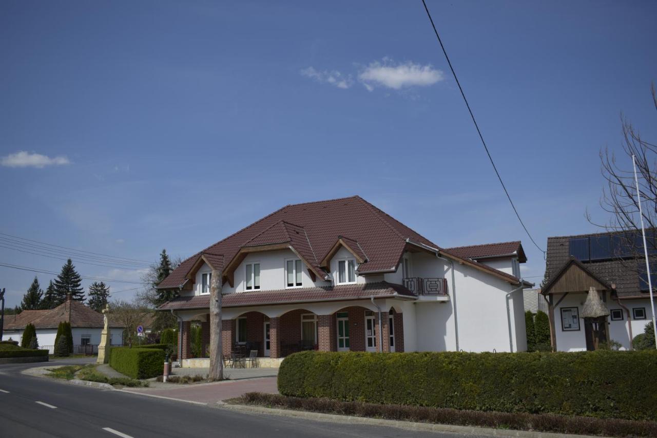 Fonix Apartmanhaz Nagypáli Exterior photo