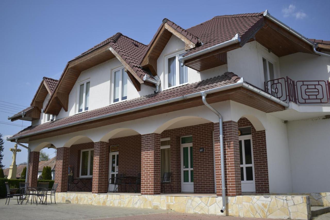 Fonix Apartmanhaz Nagypáli Exterior photo